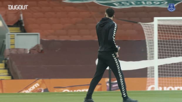 Behind the scenes: Richarlison and James Rodríguez help Everton win at Anfield